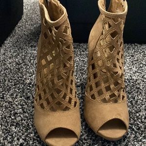 tan picnic heels